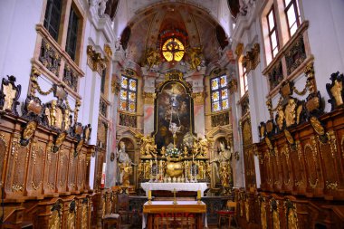 Kilise Krems-arazi bölgesinde, içinde Avusturya Devlet Aşağı Avusturya Tuna Nehri üzerinde Durnstein kasabanın. 