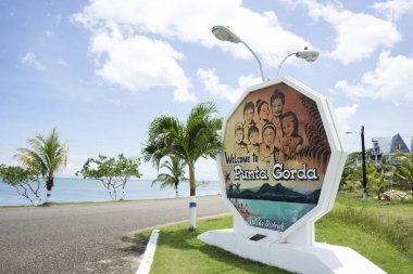 Punta Gorda San Pedro, Belize, güzel tropikal yerde billboard fotoğrafını