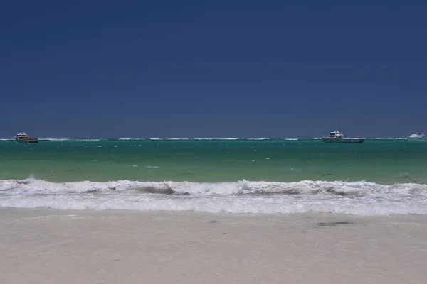 Piękny Widok Piaszczystej Plaży Ciągu Dnia — Zdjęcie stockowe