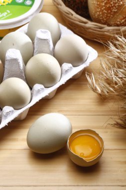 Çiğ yumurta, sağlıklı gıda kavramı closeup   