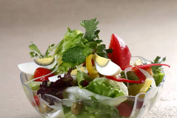 Close Restaurante Feito Salada Prato Servido Mesa Cozinha Fundo — Fotografia de Stock