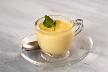 cam Kupası, yakından görmek lezzetli puding