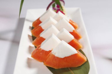 Hindistan cevizi papay tatlı, yakından görmek