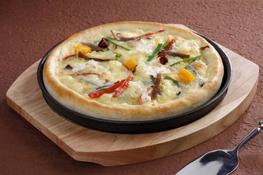 Closeup pizza yapılmış lezzetli Restoran vurdu. Geleneksel İtalyan yemekleri 