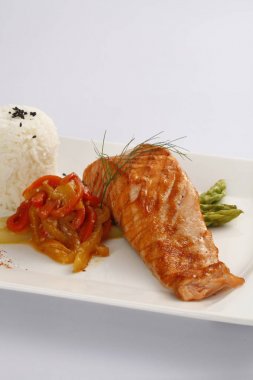 pirinç, yakından görmek ile Somon fileto 