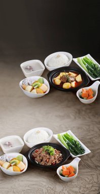 Masayı üzerinde Restoran yiyecek yükseltilmiş görünümü