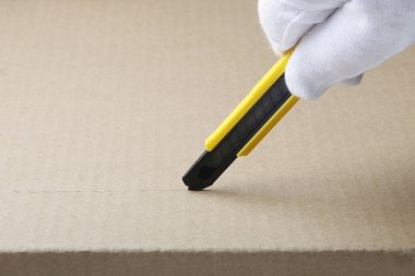 ileti örneği bıçak ışık arka plan üzerinde görmek 