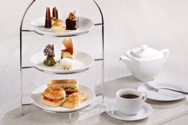 Öğleden sonra çay seti kafe ya da Restoran tabloda yerleştirilir hizmet