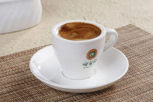 Zbliżenie Restauracja Wykonane Porcję Kawy Umieszczone Stole — Zdjęcie stockowe