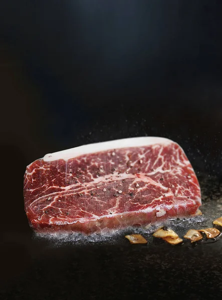 Marbled Beef Fundo Preto Close Vista — Fotografia de Stock