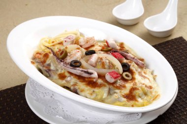 pişmiş deniz ürünleri risotto plaka, yakından görmek 