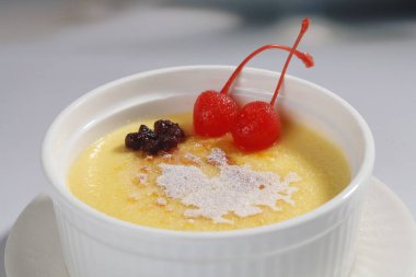 lezzetli karamelli puding, yakından görmek