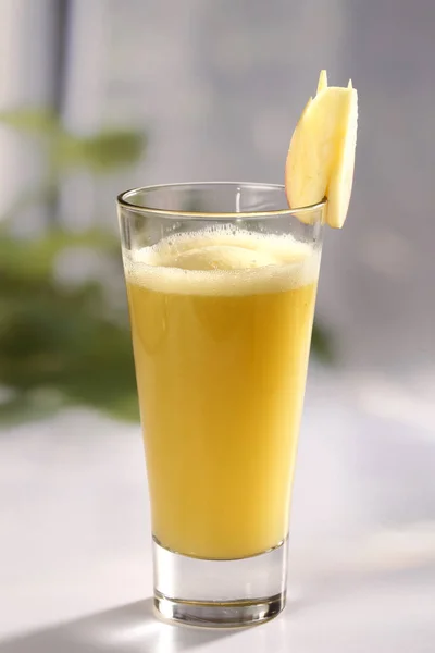 Schmackhafter Fruchtsaft Auf Dem Tisch Konzept Eines Gesunden Lebensstils — Stockfoto