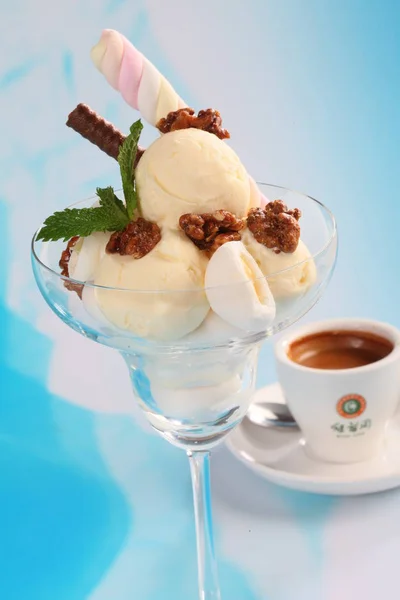 おいしいと甘いアイスクリームのクローズ アップ ショット アイスクリームの美味しい部分 — ストック写真