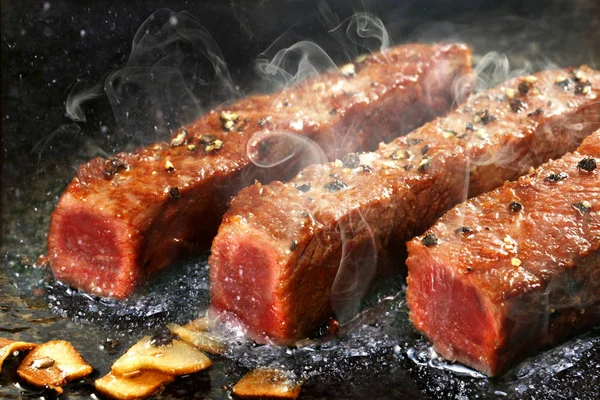 Soczyste Mięso Smażone Zbliżenie — Zdjęcie stockowe