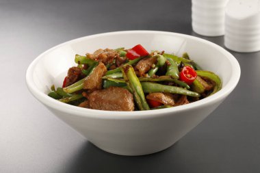 Domuz eti, yakından görmek ile yeşil fasulye 