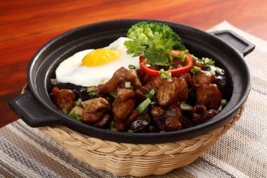 Barbekü domuz eti kase haşlanmış pirinç tablo içinde