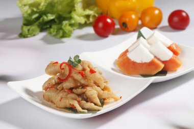 papaya ve tavuk ayakları, yakından görmek 