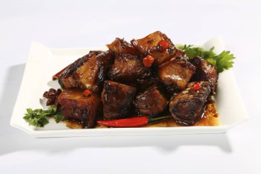 plaka, yakından görmek üzerinde kızarmış domuz eti 