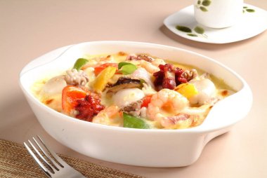 Masada karışık deniz ürünleri ile plaka closeup