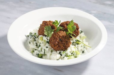 köfte pirinç çanağı, yakından görmek içinde