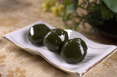 yüzyıl yumurta plaka, yakından görmek 
