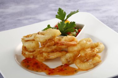 Plaka ile hazırlanmış balık fileto masada closeup 