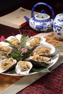 Plaka restoran masada hazır istiridye ve