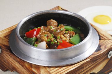 domuz pirzolası pirinç, yakından görmek üzerinde siyah fasulye