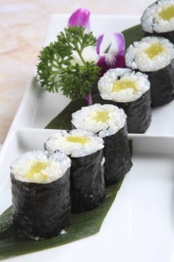 Masada suşi roll ile plaka closeup