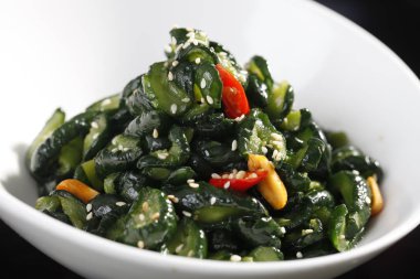 kase, yakından görmek Marine salatalık 