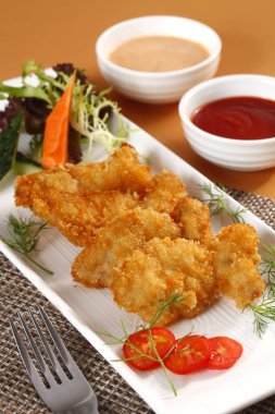 Plaka ile hazırlanmış balık fileto masada closeup 