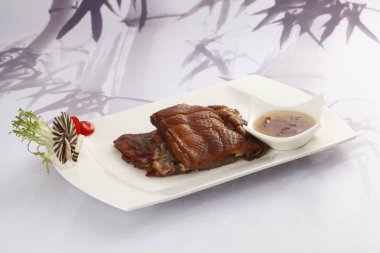 Kızarmış ördek plaka, yakından görmek