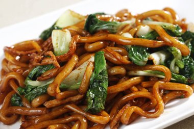 Kızarmış noodle yemek, yakından görmek