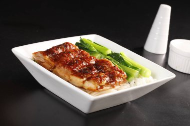 üzerinde pirinç çanağı, yakından görmek tavuk