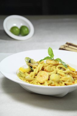 köri udon kase, yakından görmek 