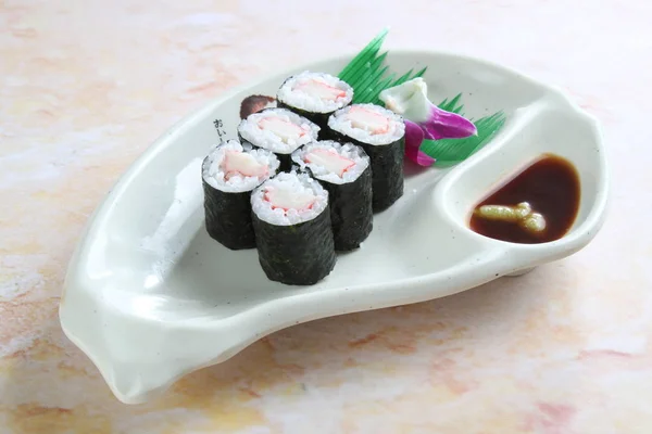 Primer Plano Del Plato Con Rollo Sushi Mesa —  Fotos de Stock