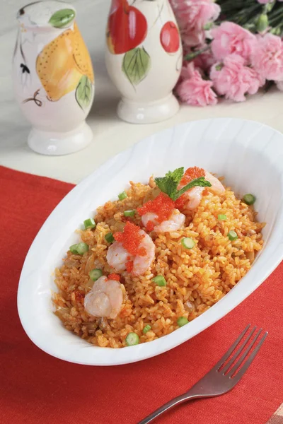 Porção Arroz Frito Mesa Cozinha Comida Tradicional Chinesa — Fotografia de Stock