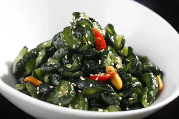 kase, yakından görmek Marine salatalık 