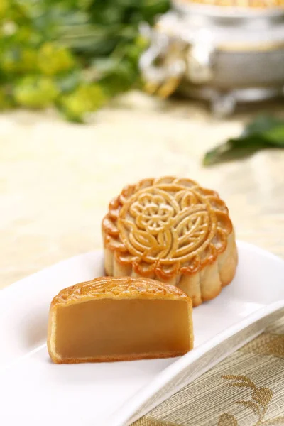 Closeup White Plate Moon Cakes Traditional Chinese Pastry — Stock Photo, Image