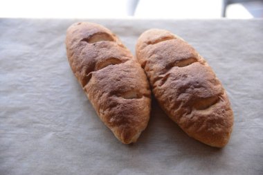 Taze pişmiş çörekler yakın plan.