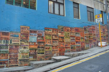 Mavi binadaki resimler, Hong Kong, Çin.