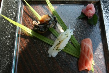 Masadaki Asya yemeklerini kapatın. 