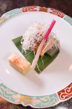 Masadaki Asya yemeklerini kapatın. 