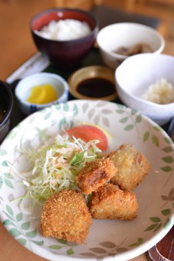 Masadaki Asya yemeklerini kapatın. 