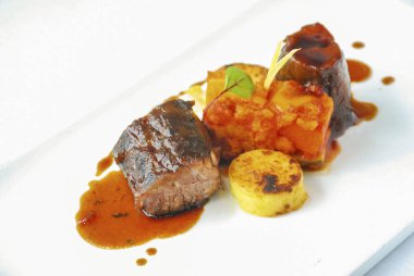 Masadaki Asya yemeği, kapat.