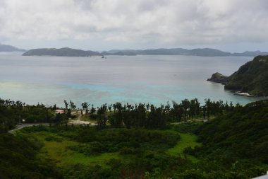 Gündüz deniz kıyısı 