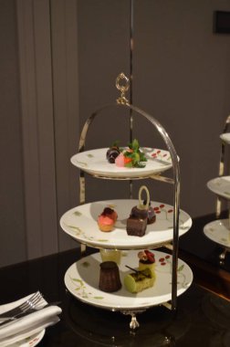 Asya Kafe 'sinde küçük tatlıların çeşitliliği