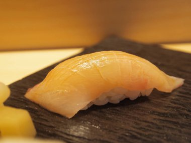 Masadaki Asya yemeği, kapat.