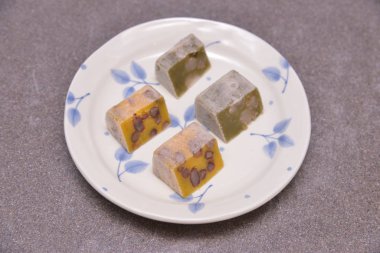 Masanın üzerine lezzetli tatlı 